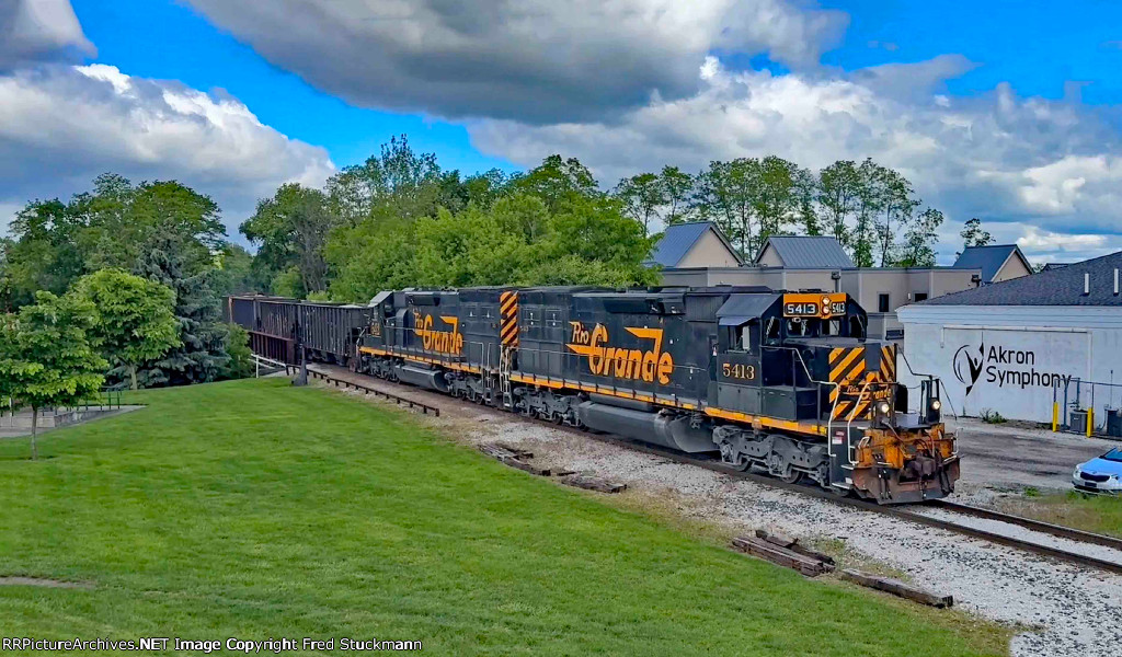 WE 5413 leads 772.